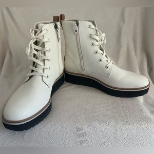Dr.Scholl’s, White side-zip ankle boot, Size 6.5 - Excellent condition